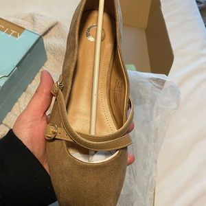 Life Stride flats asking $35 brand new in box only tried on